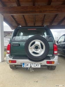 Vând Suzuki Grand Vitara anul 2000 , tel , motor 2.0 benzină ,5 uși 200.000 km