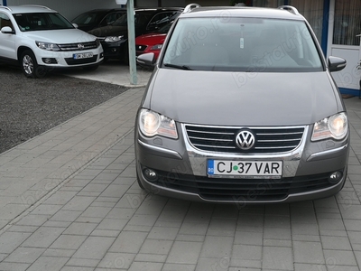 VW TOURAN 7 LOCURI fabricat-2010 242.386 km EURO4 cu carte service- 1900cm3 DIESEL 105CP