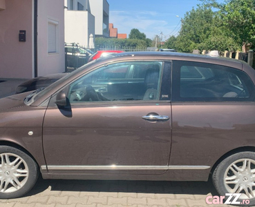 Lancia Ypsilon 1.4benzina + GPL (2010) - Ideala oras, consum redus