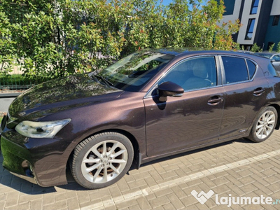 Lexus ct200h masina