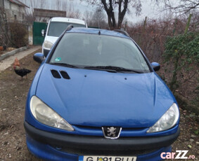 Masina Peugeot 206, an 2006, albastra.