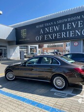 Mercedes-Benz C200 cu doar 37.700Km la bord - Prim Proprietar, stare exceptionala aflat in Bucuresti