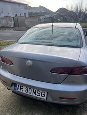 Vând Alfa Romeo 156 detalii în privat