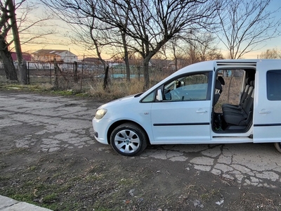 Volkswagen Caddy Maxi 2012