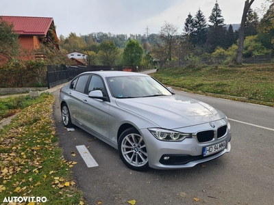 BMW Seria 3 318d Touring Aut.