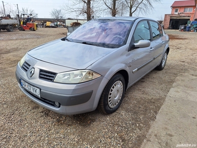 Renault Megane 2, motor benzină 2000 cmc, an 2004.