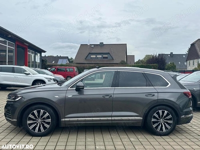 Touareg 2019 3.0 V6 TDI 4Motion - Panoramic - Perne - Interior alb - Digital cockpit