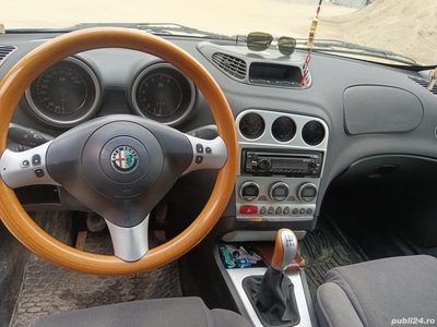 Vând Alfa Romeo 156