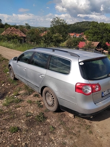 vind 2 masini, vw passat b6, an 2007 si renault laguna 2 an 2007