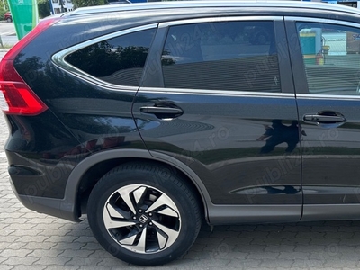 Firma vinde Honda CR-V si Infinity Q30S