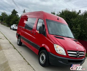 Mercedes-Benz Sprinter 313 cu 6,7 locuri și dubă an 2011