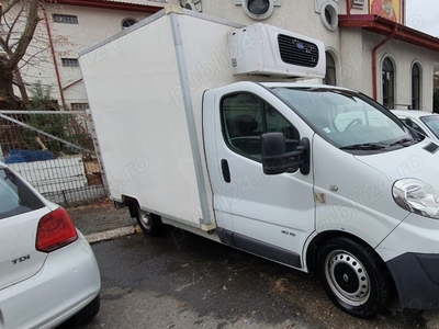 Vând autoutilitară frigorifică Renault Trafic 2013