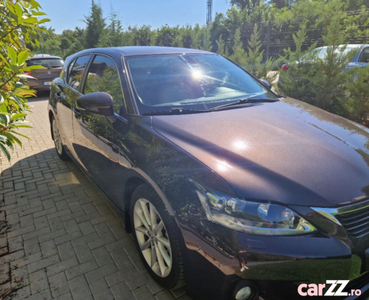 Lexus ct200h masina