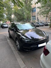 Tesla Model Y - putin rulata, aproape noua