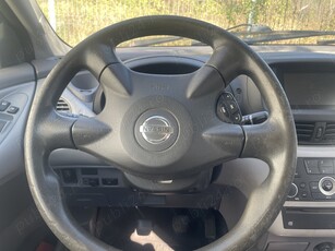 Vând Nissan almera tino stare buna.