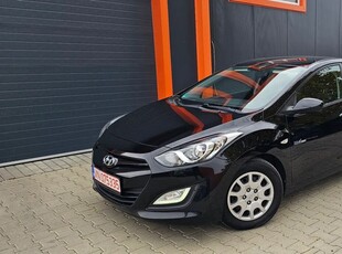 Hyundai i30 blue 1.6 CRDi Style