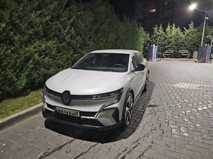 Megane ETECH Electric versiune TEHNO 60KW pompa de caldura garantie oct 2025 baterie 2030