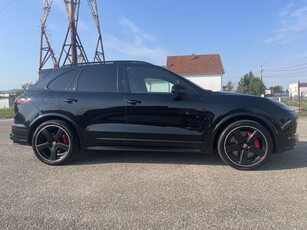 Porsche Cayenne 4.8 L Turbo