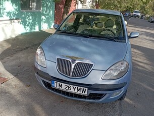 Vând Lancia Ypsilon