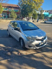 Vând Toyota Yaris 1.3,98cp,