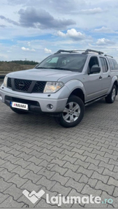 Nissan navara masina