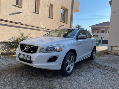 Vând Volvo XC60 D5 4x4 R-design 2011, înmatriculată Cluj-Napoca