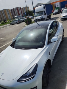 Tesla model 3 la doar 5500 Km