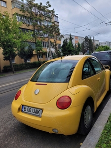 Vând Volkswagen Beetle