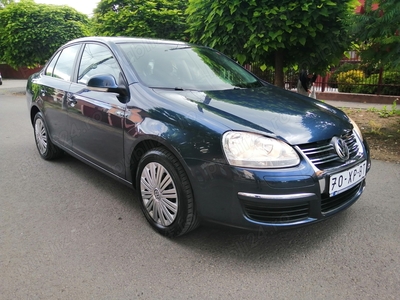 VW JETTA 1,6 BENZINA 102CP DEOSEBIT