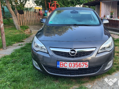 Opel Astra J 1.6 benzină 2011