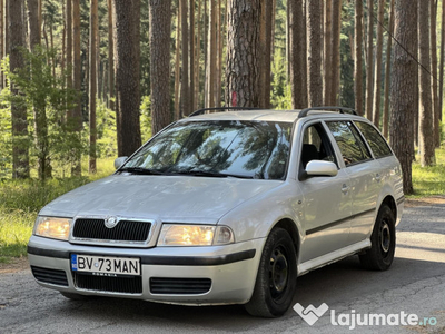 Skoda Octavia masina