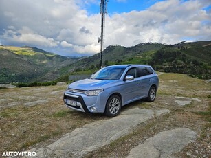 Mitsubishi Outlander 2.0 4WD Plug-In Hybrid Top