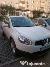 Nissan Qashqai alb 4 x 4 cutie manuală 2000 diesel