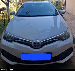 Toyota Auris 1.8 L VVT-i HSD Sol