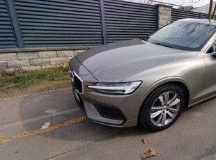 Vand Volvo V60 2.0 tdi 150 cp automat 8+1 an 2021