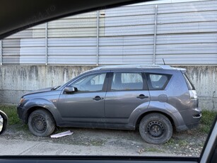 Vand autoturism Mitsubishi Outlander,necesita reparatie la cutia de viteze si diferential spate