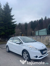 Peugeot 208 din 2015, alb