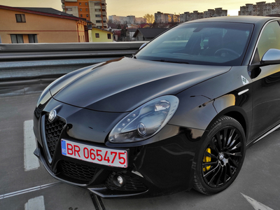 Alfa Romeo Giulietta 235cp, scaune electrice, navi, piele, xenon, BOSE, incalzire scaune