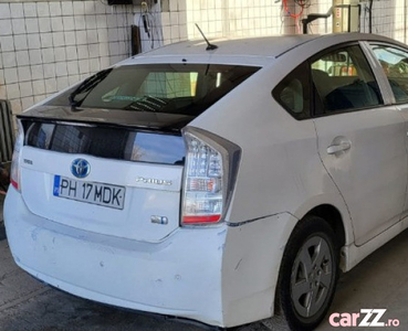 Toyota Prius primul si cel mai fiabil hibrid