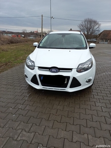 Vând sau Schimb Ford Focus 1.6 Benzină Limuzină