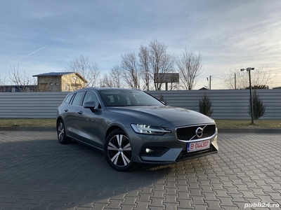 Volvo V60 2.0 B4 Momentum Pro Mild Hybrid Geartronic