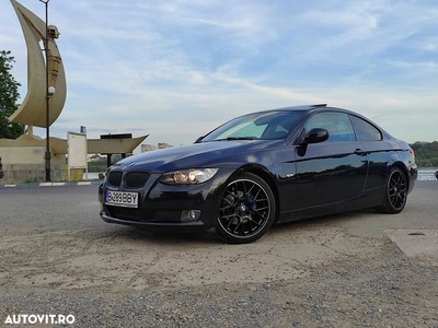 BMW Seria 3 320i Coupe Aut.