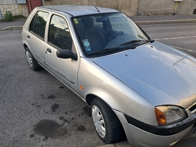 Vând Mazda 121 1.4 benzina