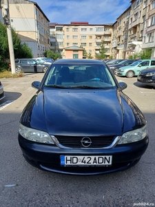 Vând Opel Vectra B