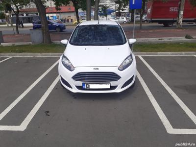 Vand Ford Fiesta consum mic, usor de întreținut.