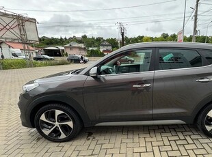 Hyundai Tucson 2.0 CRDI 4WD 6AT Premium+