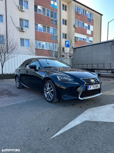 Lexus Seria IS 300h Aut. Luxury