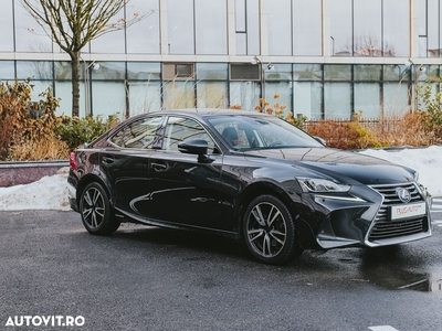 Lexus Seria IS 300h Aut. Luxury