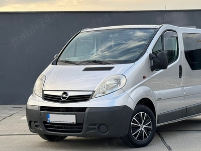 Opel Vivaro Extra-Lung 8+1-Locuri (Trafic)