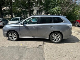 Vând Mitsubishi Outlander PHEV Instyle+ 2014